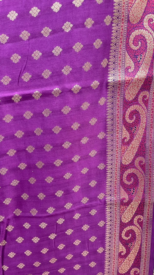 Humairah_Pure_Handwoven_Purple_Chiniya_Silk_Gold_Zari_Booti_Paisley_Mina_Anchal_with_Paisley_Mina_Zari_Border_Banarasi_Saree_with_Purple_Blouse_piece