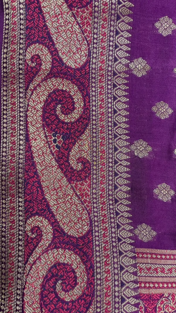 Humairah_Pure_Handwoven_Purple_Chiniya_Silk_Gold_Zari_Booti_Paisley_Mina_Anchal_with_Paisley_Mina_Zari_Border_Banarasi_Saree_with_Purple_Blouse_piece
