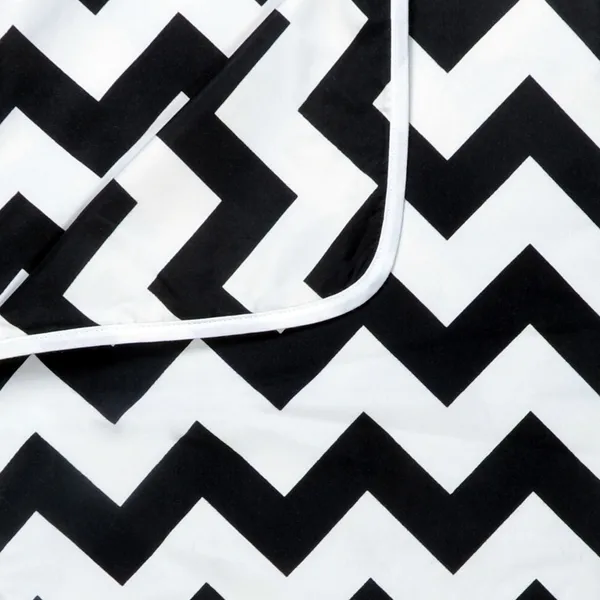 Abstract_Double_Dohar_for_Mild_Winter_(Polyester,_Black_and_White)