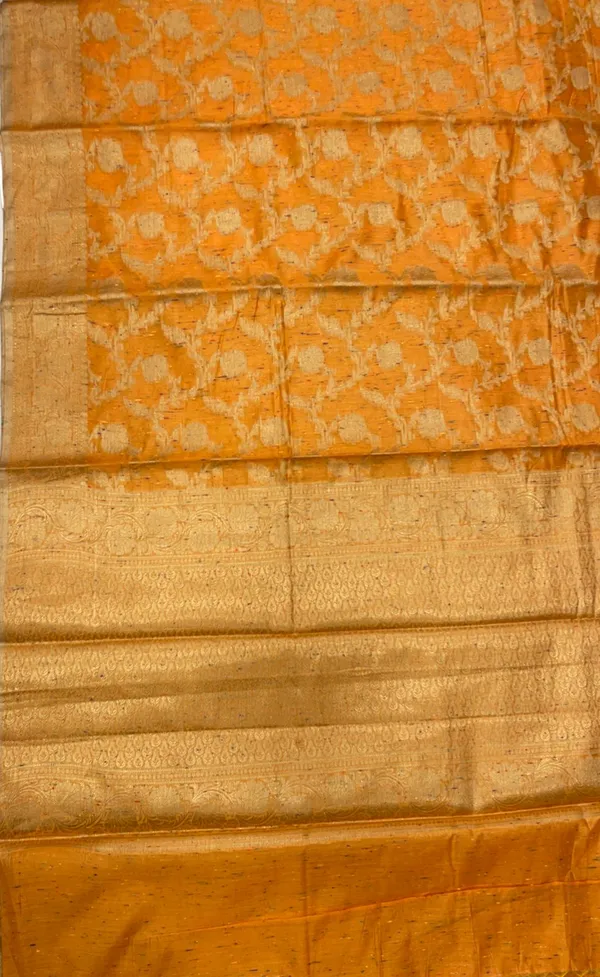 Humairah_Presents_Gold_Art_Silk_Golden_Floral_Zari_Jaal_with_Banarasi_Floral_Zari_Border_with_Gold_Blouse