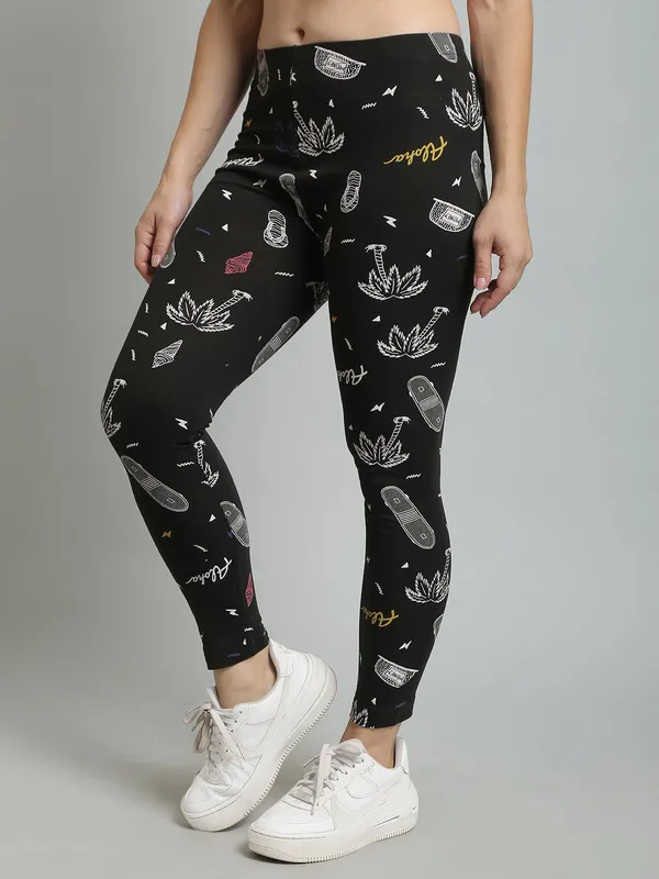 Black_Cotton_Abstract_Print_Imported_Regular_Fit_Leggings_For_Women