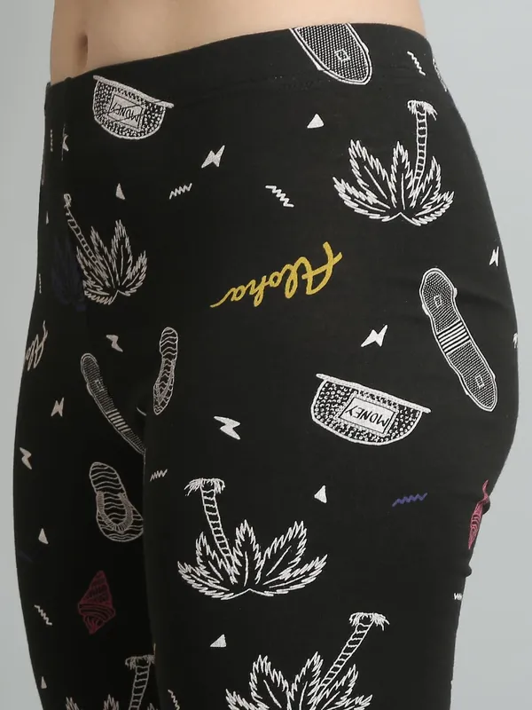 Black_Cotton_Abstract_Print_Imported_Regular_Fit_Leggings_For_Women