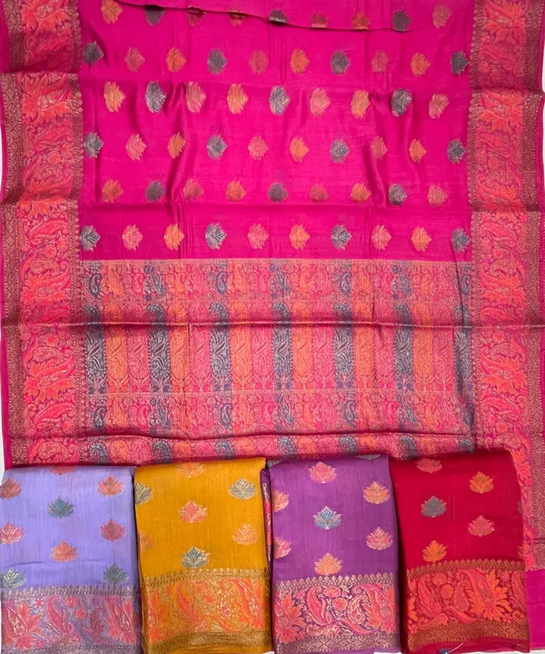 Humairah_Pure_Handloom_Magenta_Chiniya_Silk_Floral_Minakari_Zari_Booti_with_Paisley_Mina_Zari_Border_and_Rangkaat_Paisley_Pallu_with_Magenta_Blouse