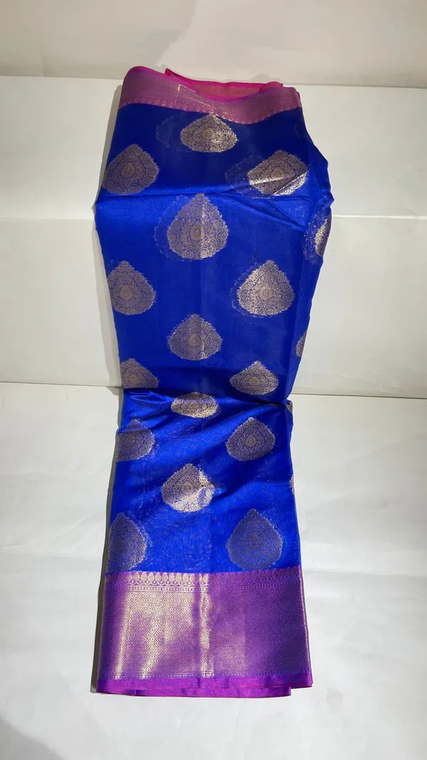 Humairah_Presents_Blue_Kanchi_Silk_Golden_Zari_Boota_with_Contrast_Magenta_Lachha_Zari_Border_and_Magenta_Blouse
