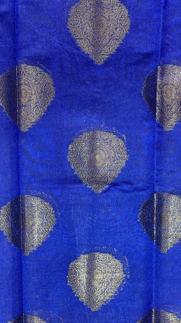 Humairah_Presents_Blue_Kanchi_Silk_Golden_Zari_Boota_with_Contrast_Magenta_Lachha_Zari_Border_and_Magenta_Blouse