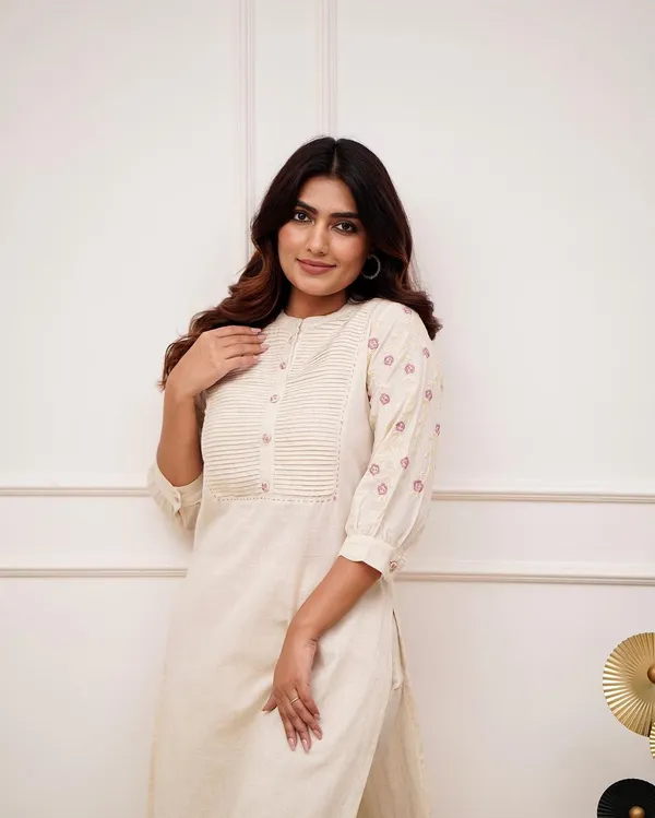 Off_White_Women__Cotton_Kurta_Pant_Set