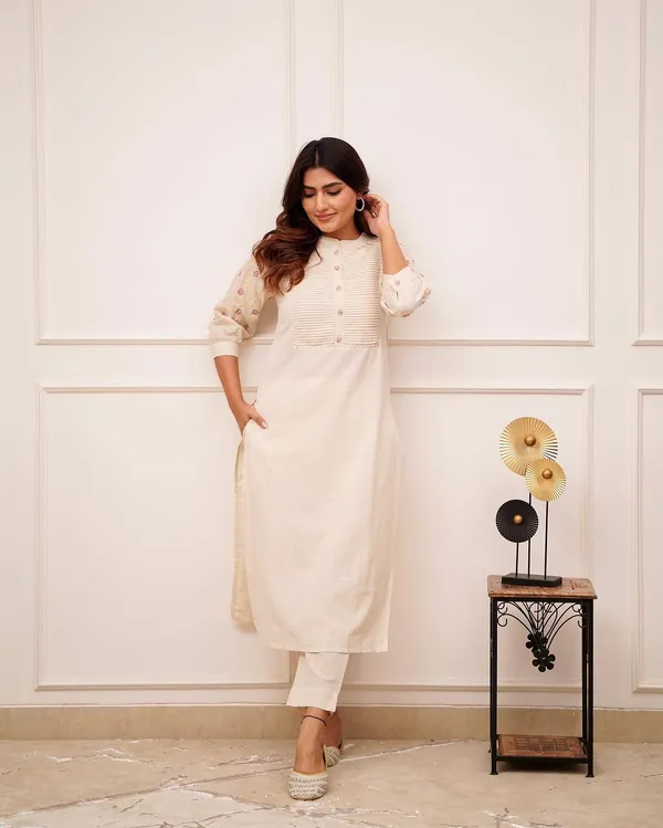 Off_White_Women__Cotton_Kurta_Pant_Set