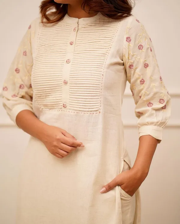 Off_White_Women__Cotton_Kurta_Pant_Set
