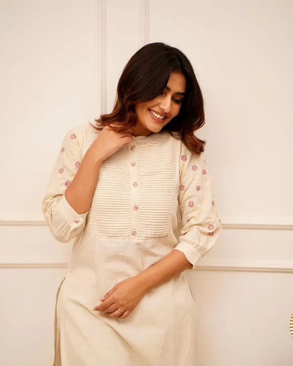 Off_White_Women__Cotton_Kurta_Pant_Set
