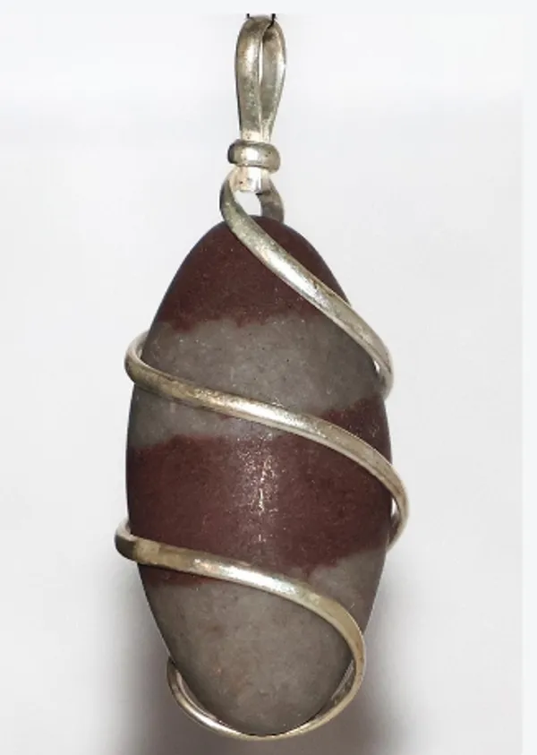 https://d1311wbk6unapo.cloudfront.net/NushopCatalogue/tr:f-webp,w-600,fo-auto/Original_Narmadeshwar_Shivling_Energised_Narmada_Stone_Pendant_by_Vidwan_Pandit_Rare_Collection_Locket_for_Men__Women__Multicolour__STNGZZH5Y2_2023-10-07_1.jpg__Forever Jewellery