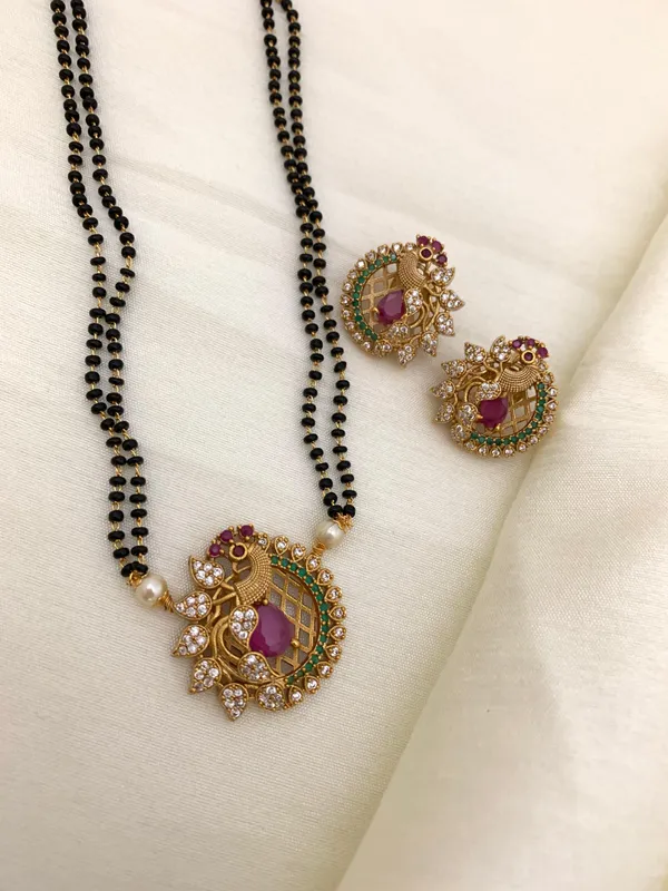 Peacock_Antique_Mangalsutra_Pendant_With_Stud_Earrings