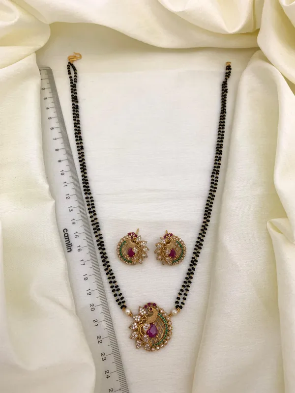 Peacock_Antique_Mangalsutra_Pendant_With_Stud_Earrings