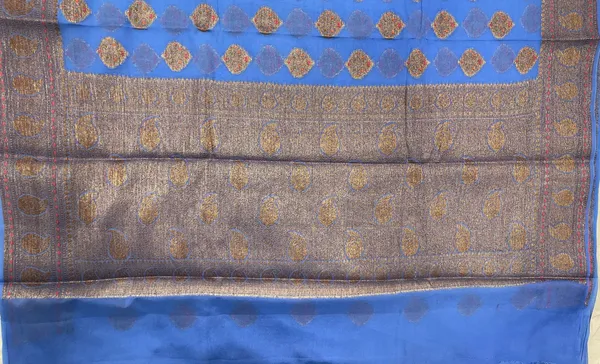 Humairah_Presents_Pure_Handloom_Blue_Chiffon_Floral_Mina_Copper_Zari_Booti_with_Paisley_Mina_Zari_Border_with_Blue_Blouse