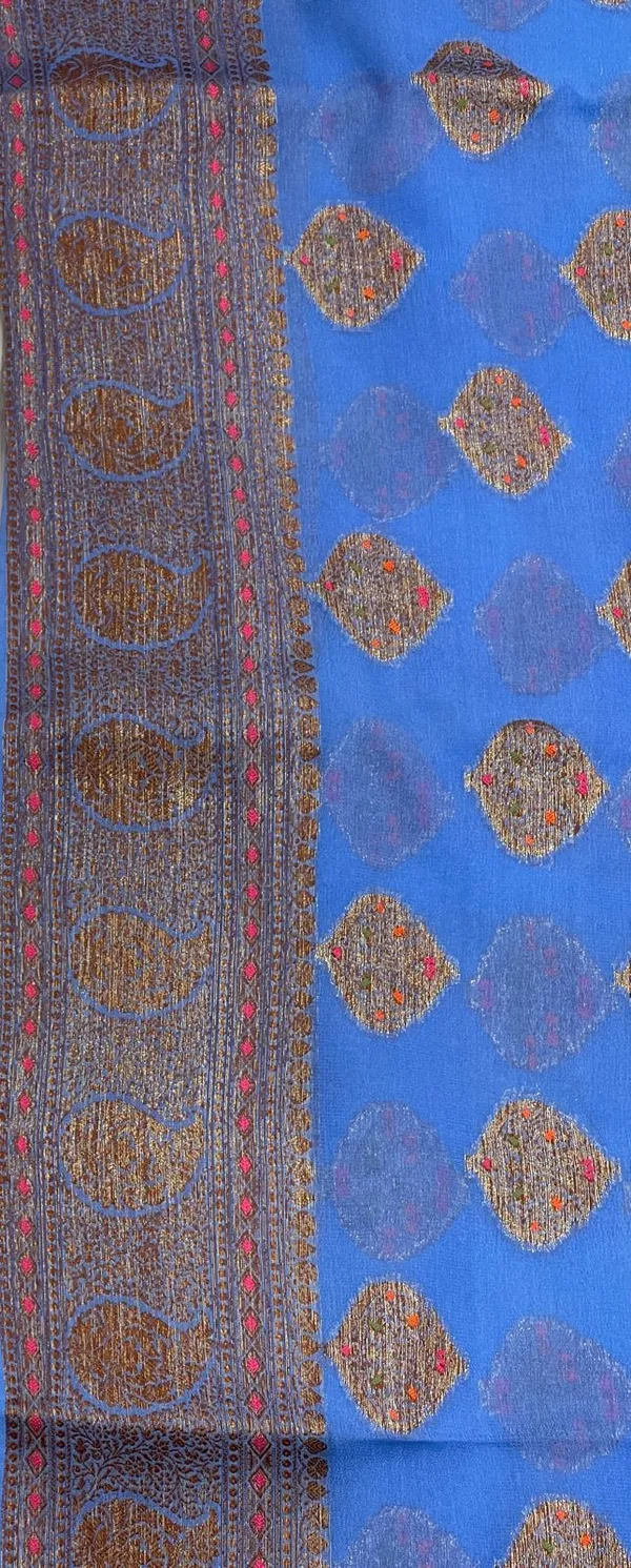 Humairah_Presents_Pure_Handloom_Blue_Chiffon_Floral_Mina_Copper_Zari_Booti_with_Paisley_Mina_Zari_Border_with_Blue_Blouse
