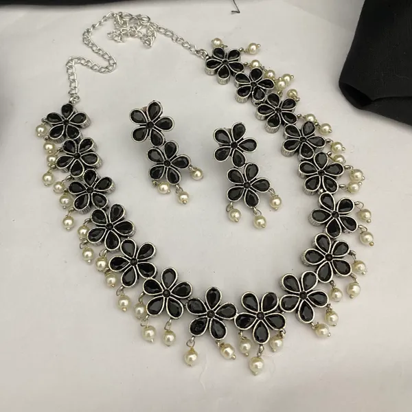 Black_Flower_Necklace