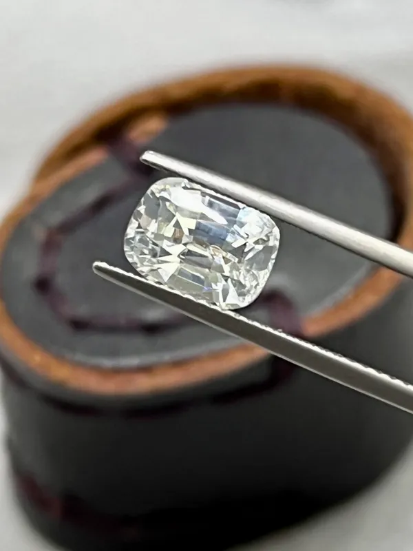 9.25_Ratti_White_Sapphire_Natural_Loose_Gemstone
