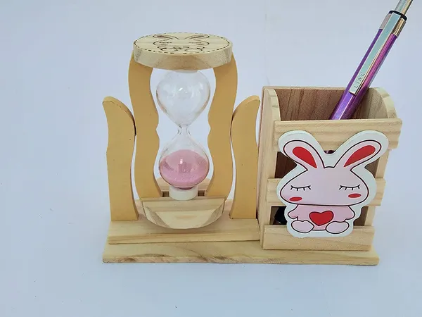 Pine_Wood_Hourglass_Timer_With_Pen_Holder