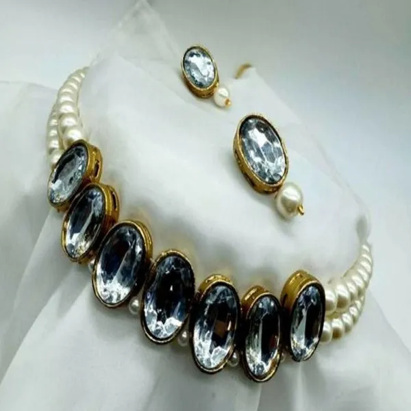 Adorable_Kundan_Necklace_Set_For_Women.