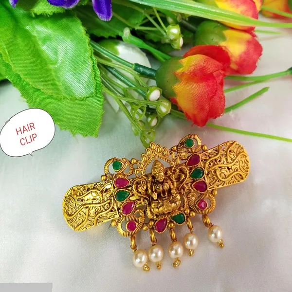 https://d1311wbk6unapo.cloudfront.net/NushopCatalogue/tr:f-webp,w-600,fo-auto/PADMAWATIBANGLES_SOUTH_STYLISH_HAIRCLIP_FOR_WOMEN_._RX11U2E3MB_2022-08-18_1.jpg__Padmawati Bangles   Private Limited