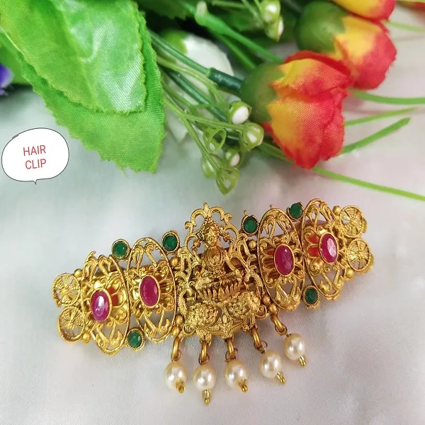 https://d1311wbk6unapo.cloudfront.net/NushopCatalogue/tr:f-webp,w-600,fo-auto/PADMAWATIBANGLES_TRADITIONAL_SOUTH_LAXMI_TEMPLE_JEWELLERY_HAIRCLIP_WITH__PEARL_DROP_FOR_WOMEN._UBU2XN08HH_2022-08-18_1.jpg__Padmawati Bangles   Private Limited