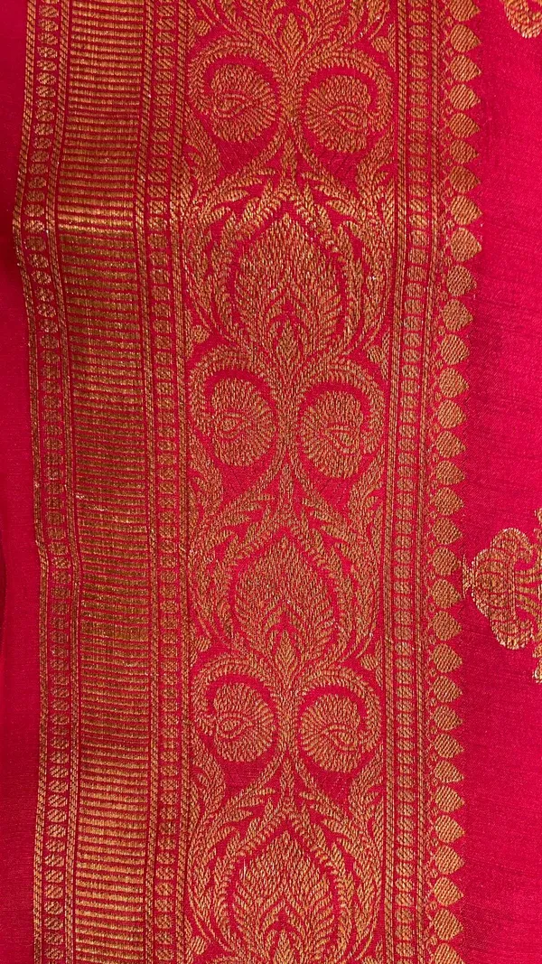 Humairah_Pure_Handwoven_Red_Pure_Muga_Silk_Floral_Minakari_Zari_Boota_Small_Zari_Border_Banarasi_Saree_with_Red_Blouse_piece