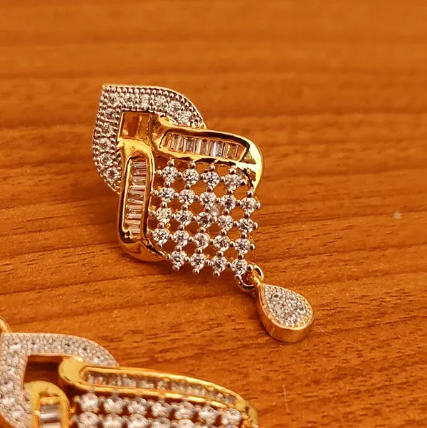 Diamond_Look_Zircon_Studded_Pendant_and_earrings_Set_With_Chain