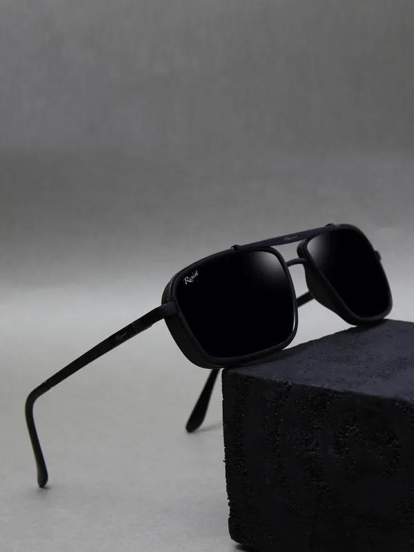 UV_Protected_Black_Rectangular_Sunglasses_For_Men_&_Women