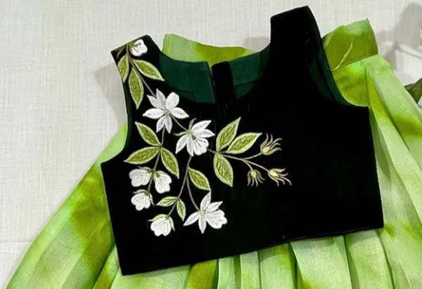 Green_Tafetta_Silk_Lehenga_Choli_Set_For_Girl_Kids