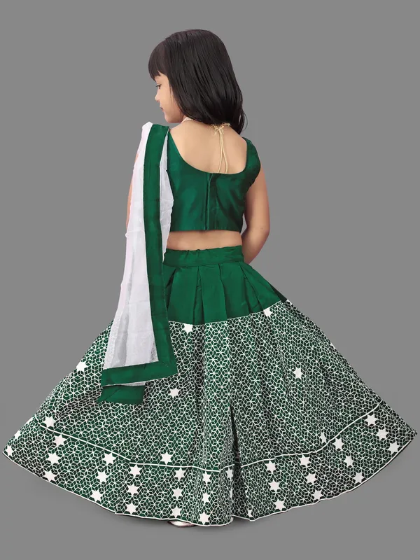 Green_Tafetta_Silk_Lehenga_Choli_Set_With_White_Dupatta_For_Girl_Kids