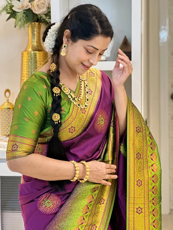 Jenni_Wine_–_Wedding_Special_|_Premium_Soft_Banarasi_Silk_Saree_with_Weaving_Pattern,_Pallu_&_Border,_Weaving_Blouse_with_Tassels