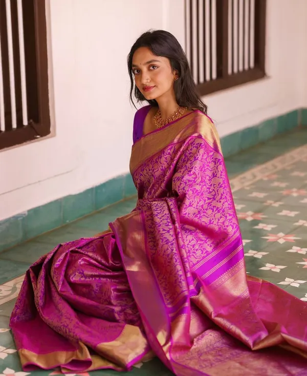 Purple_With_Heavy_Gold_Jacquard_Saree_With_Blouse_For_Women