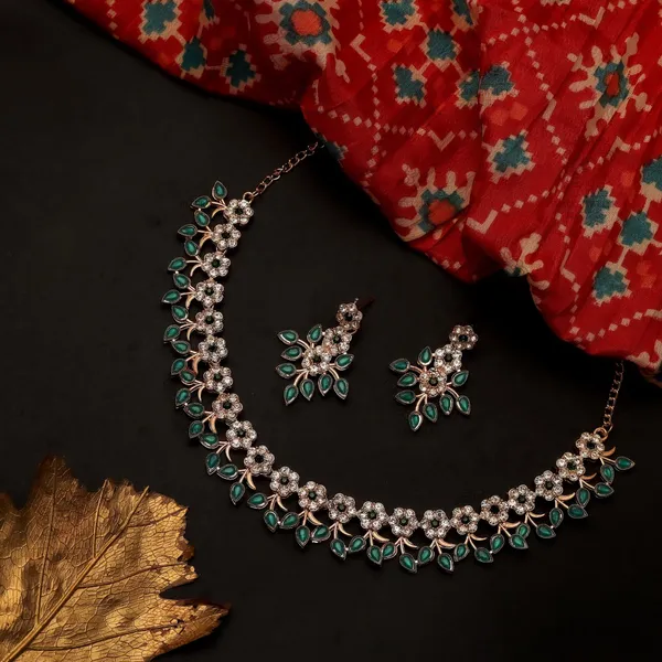Gujju_Latest_Necklace_Set_With_Earrings_For_Girls_And_Women