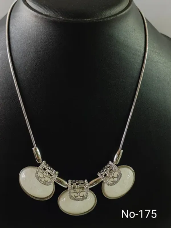 Silver_Trendy_Western_Necklace_For_Women
