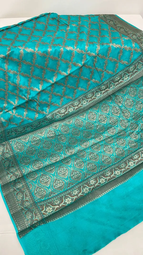 Humairah_Presents_Pure_Handwoven_Sea_Green_Chiffon_Kadiyal_Copper_Zari_Jaal_and_Resham_Mina_Zari_Boota_Pallu_with_Sea_Green_Blouse