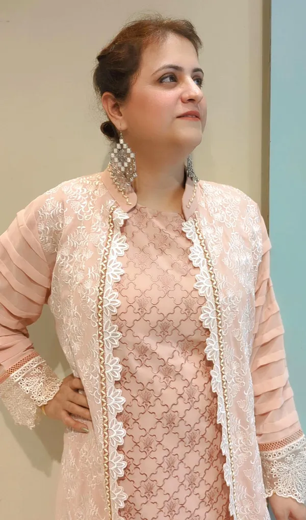 Pakistani_Suit_with_Shrug