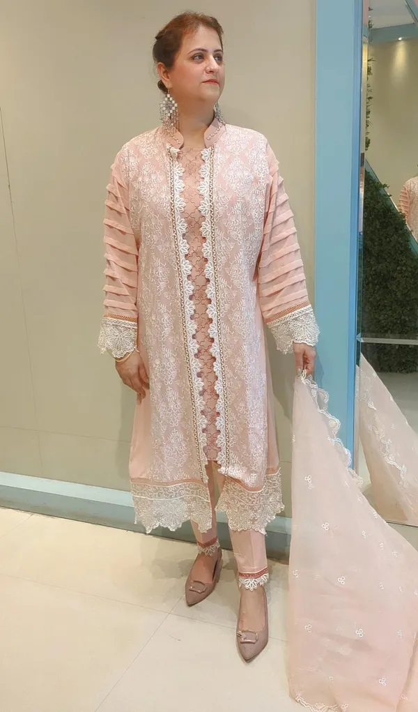 Pakistani_Suit_with_Shrug