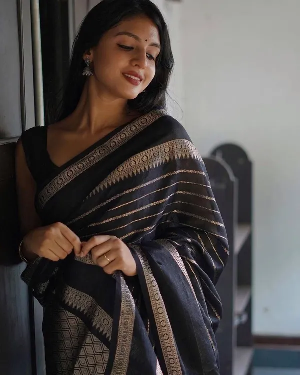 Black_Soft_Banarasi__Silk_Saree_With__unstiched_BlouseWith_Improbable__For_Women