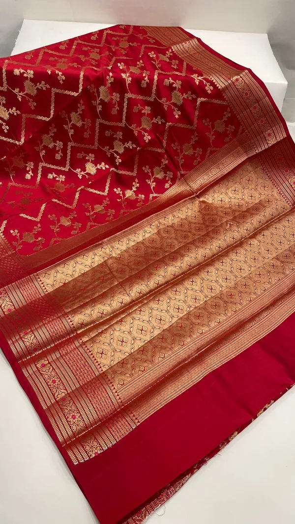 Humairah_Pure_Handwoven_Red_Chiniya_Silk_Zari_Jaal_Zig-Zag_with_Minakari_Zari_Border_Banarasi_Saree_with_Red_Blouse_piece