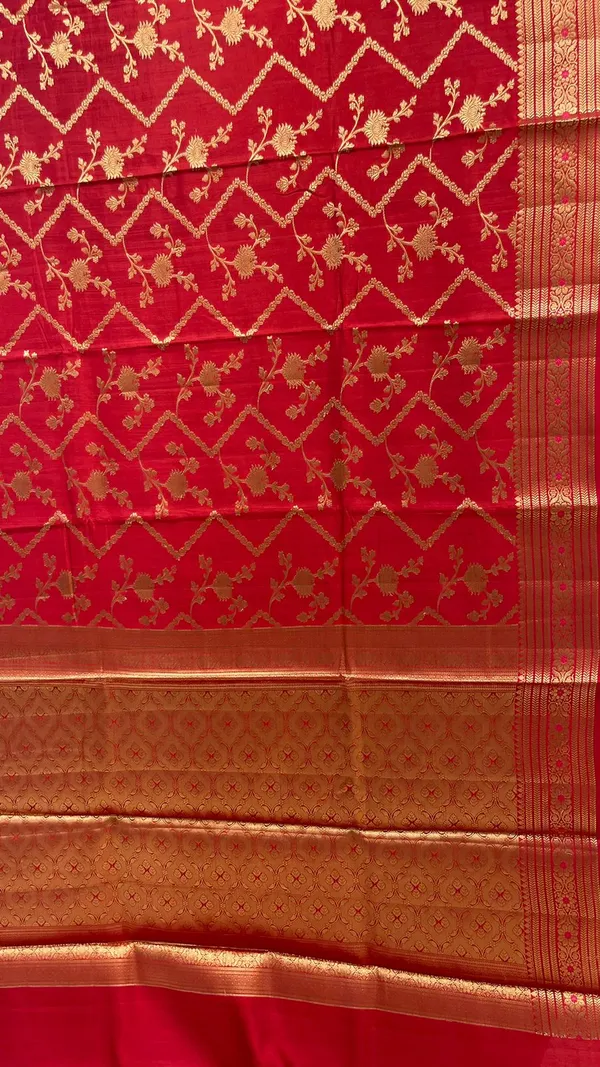 Humairah_Pure_Handwoven_Red_Chiniya_Silk_Zari_Jaal_Zig-Zag_with_Minakari_Zari_Border_Banarasi_Saree_with_Red_Blouse_piece