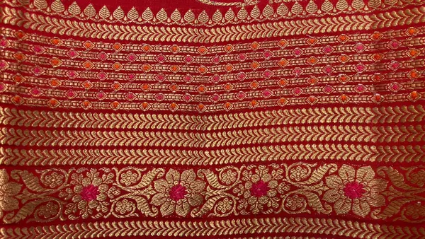 Humairah_Pure_Handwoven_Red_Chiniya_Silk_Zari_Jaal_Zig-Zag_with_Minakari_Zari_Border_Banarasi_Saree_with_Red_Blouse_piece