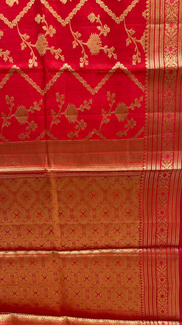 Humairah_Pure_Handwoven_Red_Chiniya_Silk_Zari_Jaal_Zig-Zag_with_Minakari_Zari_Border_Banarasi_Saree_with_Red_Blouse_piece