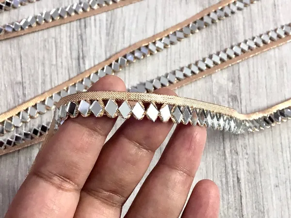 Gold_Mirror_Stone_Premium_Border_For_Women