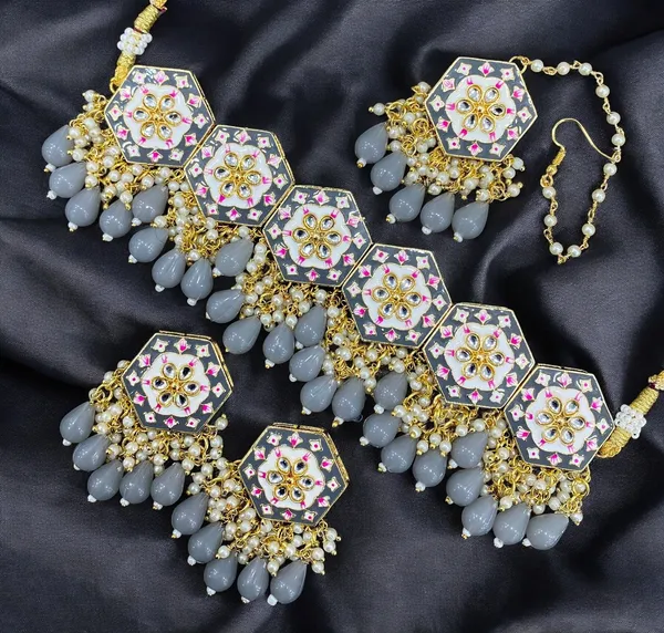 Premium_Quality_Necklace_Set_and_Earrings_with_Mangtika