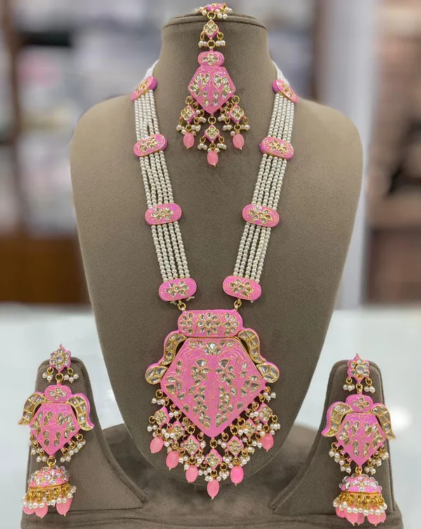 Premium_Quality_Necklace_Set_and_Earrings_with_Mangtika