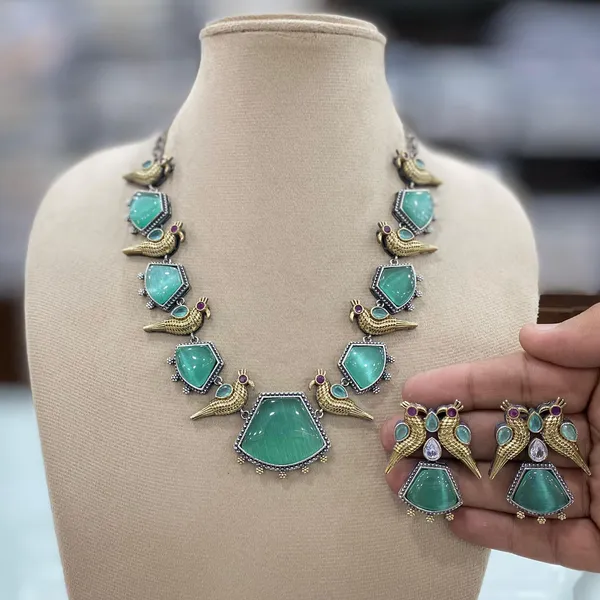 Premium_Quality_Necklace_Set_with_Earrings
