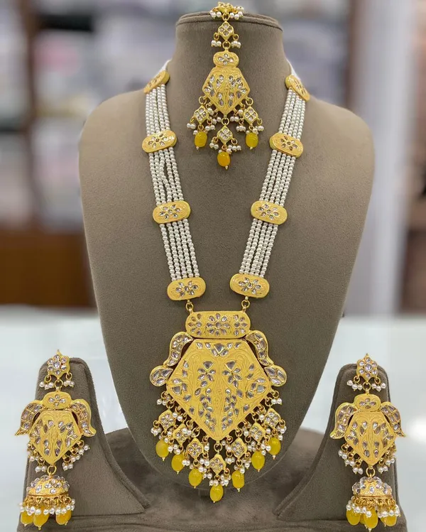 Premium_Quality_Necklace_and_Earrings_with_Mangtika