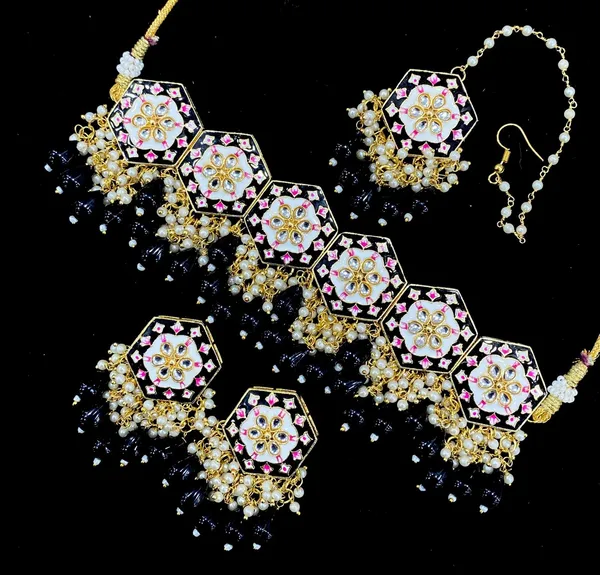 Premium_Quality_Necklace_set_and_Earrings_with_Maangtika