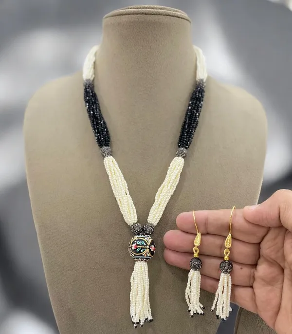 Premium_Quality_Pearl_Mala_with_Earrings