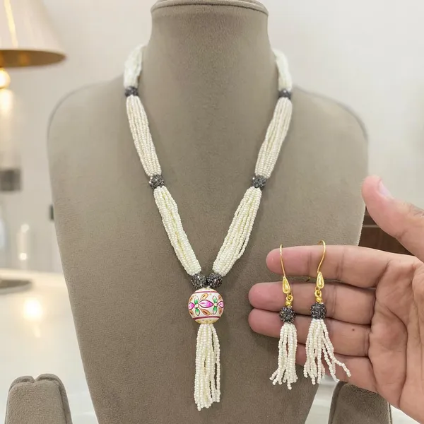Premium_Quality_Pearl_Mala_with_Earrings
