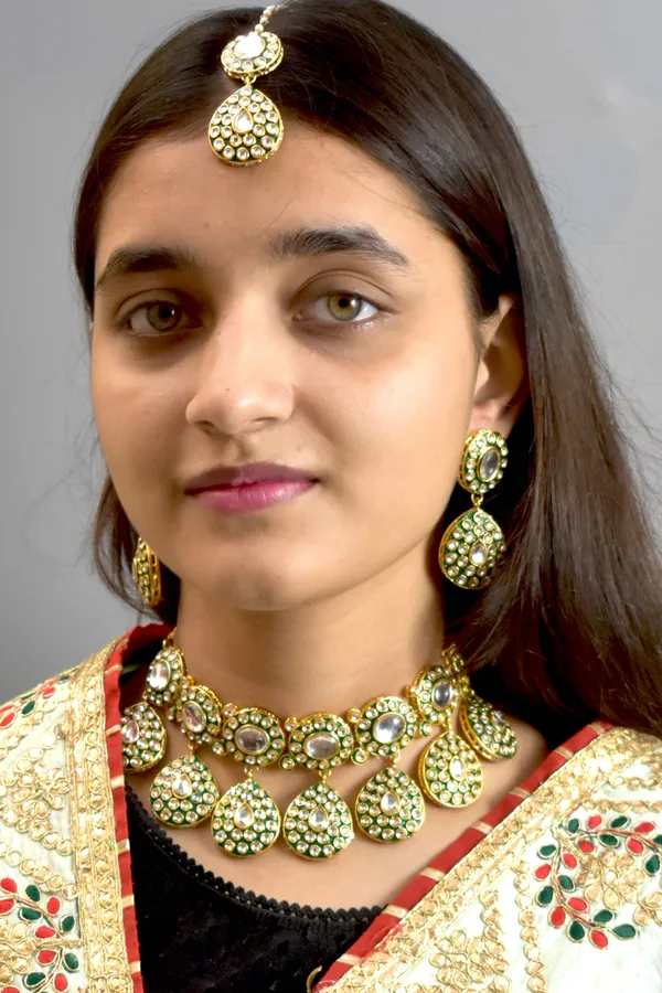 Premium_Quality_Semi_Bridal_Necklace_Set_with_Maang_Tikka